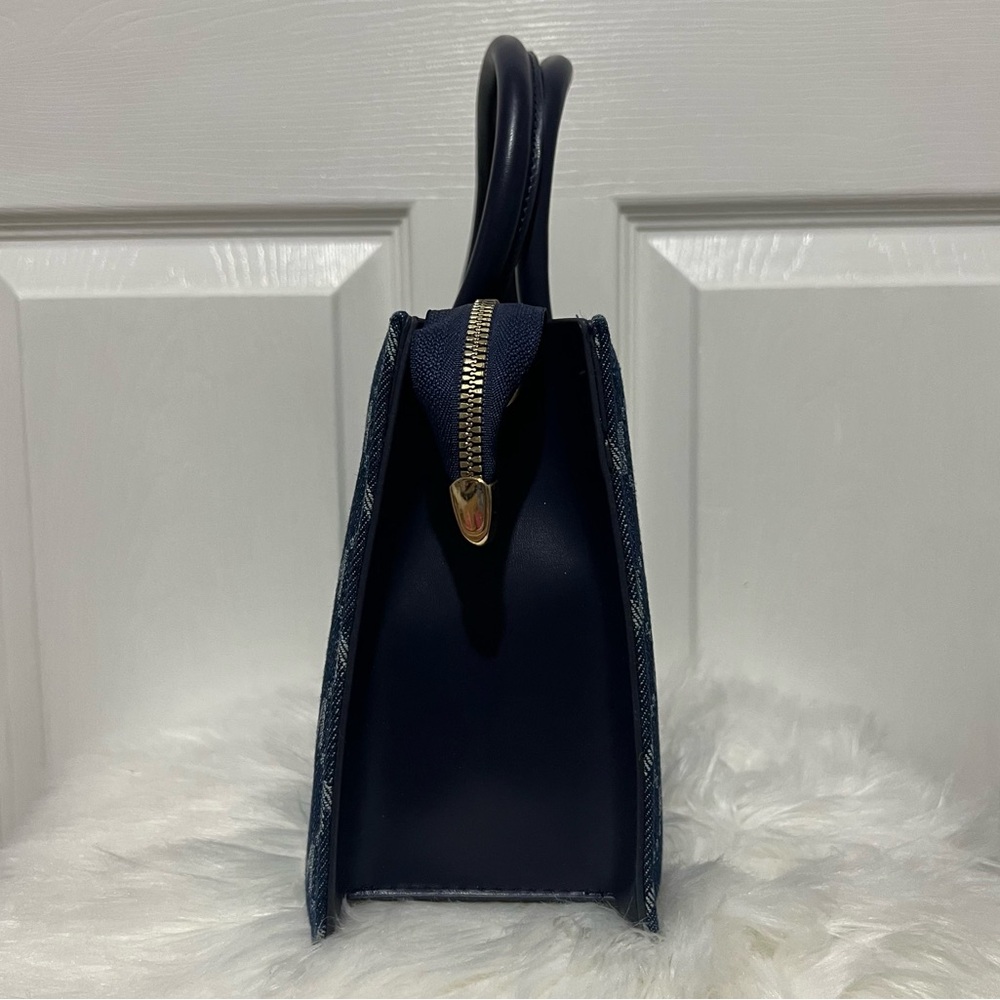 💗 *NEW* Women's Blue Handbag w/ Bunny Design‎ - Picture 2 of 8